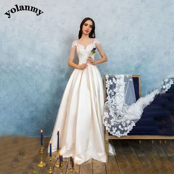 Простые свадебные платья-футляр на шнуровке YOLANMY с V-образным вырезом длиной три четверти до пола, атласные аппликации, кружево на пуговицах, открытые плечи