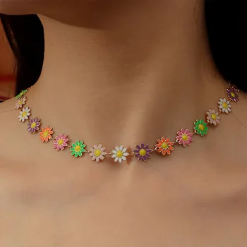 Ожерелье с ромашкой для женщин, очаровательных и милых девушек, короткое ожерелье с Корейским милым и красочным цветком для свадебного подарка невесте