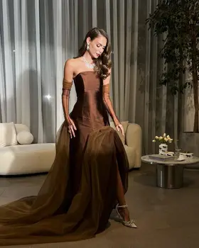 Элегантные выпускные платья 2023 года без бретелек, тюлевая верхняя юбка с боковым разрезом, шлейф, вечерние платья в современном стиле, женское вечернее платье