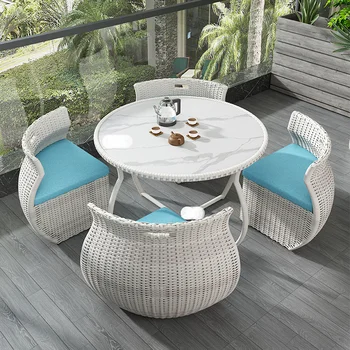 Набор уличной мебели из ротанга, креативный современный садовый стол и стулья, набор из трех предметов для небольшого обеденного столика на балконе
